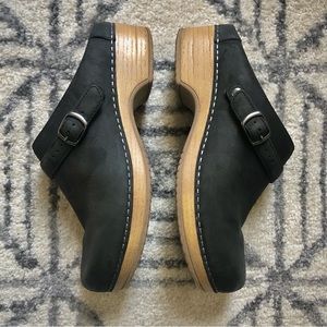 Dansko Berry size 38 black nubuck leather clogs